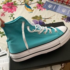 Converse sneakers size 8 women. Brand new